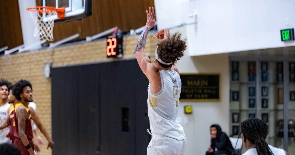 Mariners Dominate Solano, Secure Convincing Away Victory