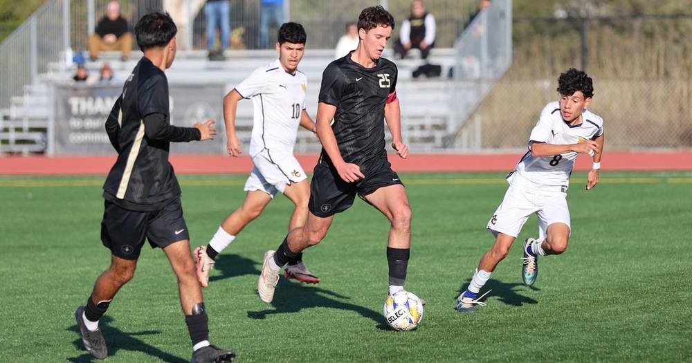 Mariners Dominates Eagles with 4-0 Home Victory